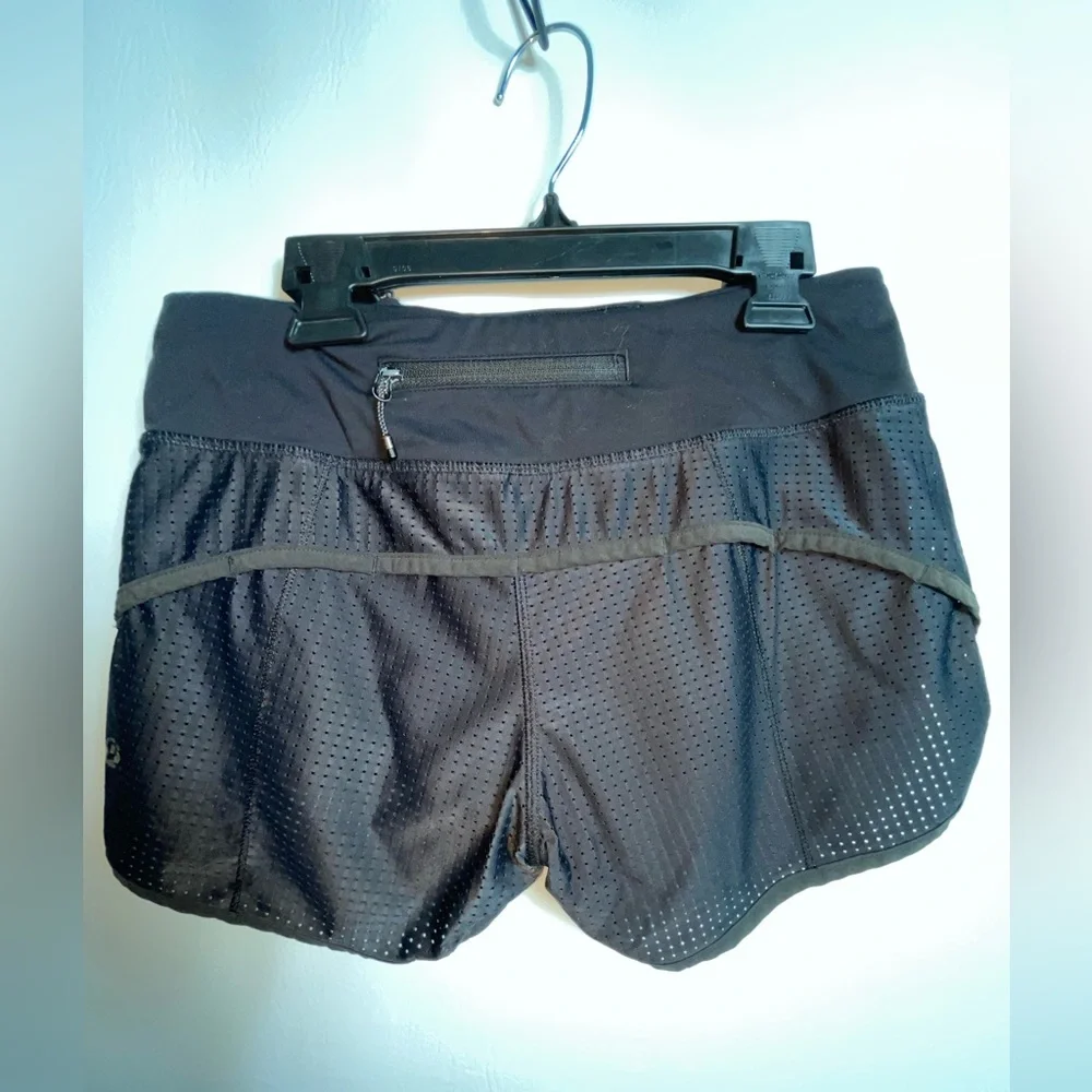 Lululemon Mesh Luxtreme 4-Way 2.5" Run Speed Shorts - Picture 6 of 10